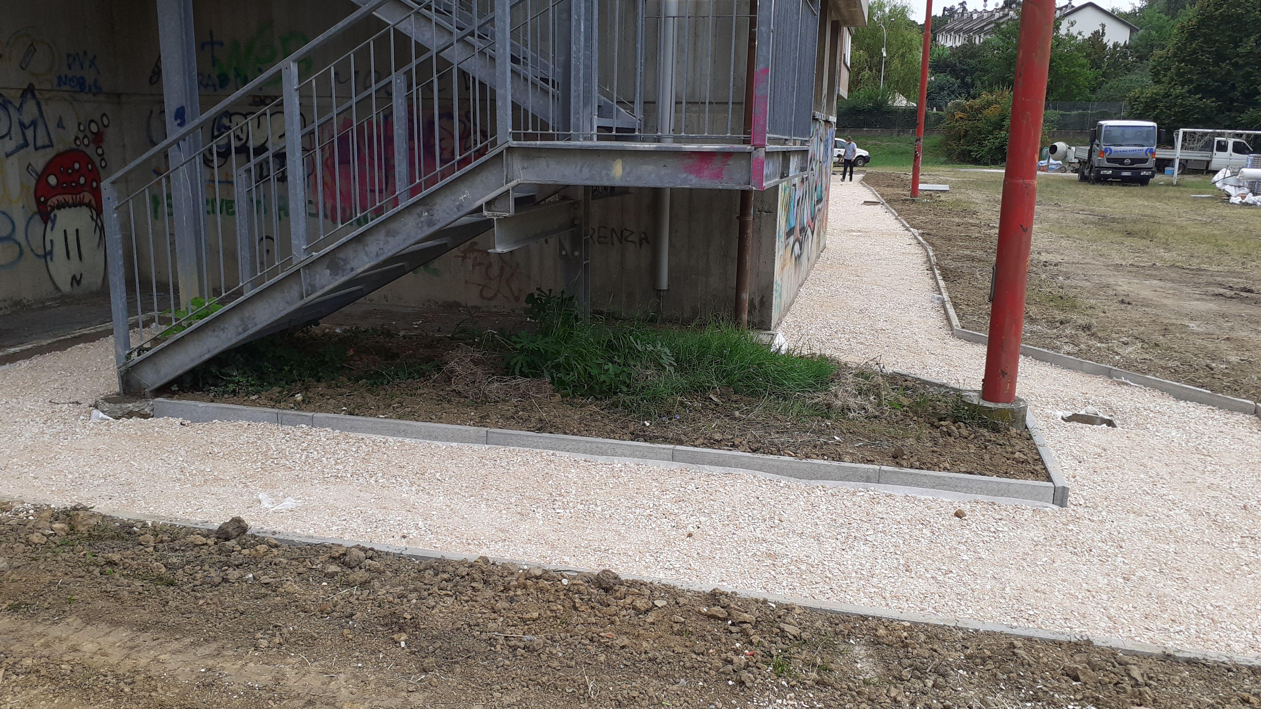 realizzazioni nuovi percorsi pedonalei per poter aumentare gli accessi alla scuola media accessi IMG-20200818-WA0007.jpeg